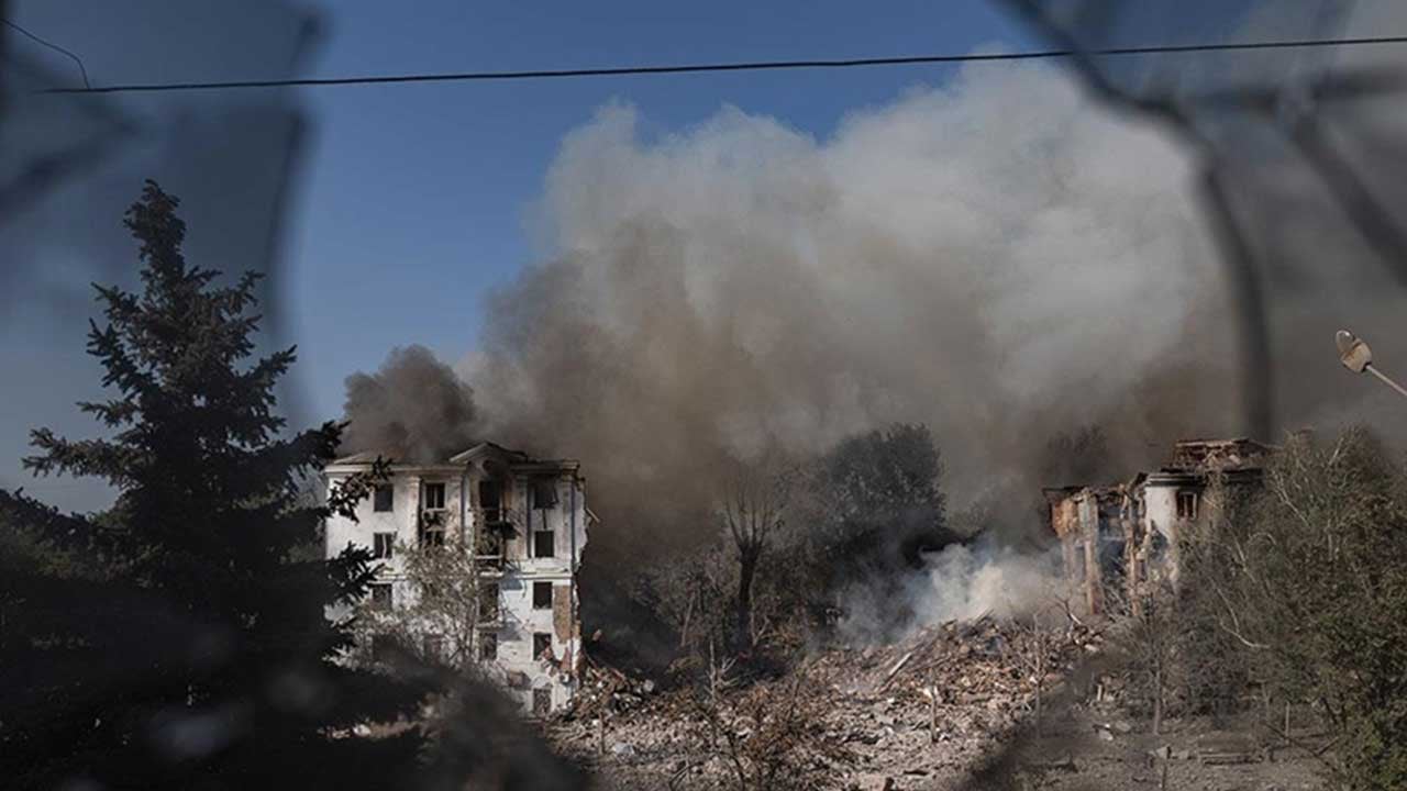 Foto - Türk SİHA'larının yer aldığı saldırıda S-400'ler atlatıldı! Ortalık yangın yerine döndü