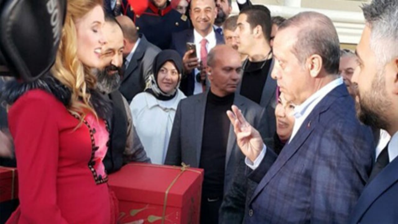 Türk vatandaşlığına geçen ünlü oyuncu Wilma Elles’ten gözyaşları içinde Filistin çağrısı: Allah’ın dediği olur ama...