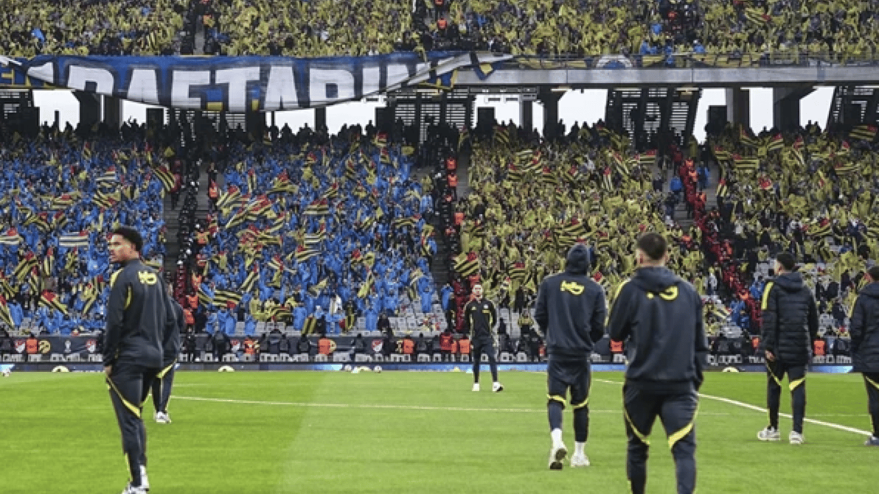 Turkcell Süper Kupa Finali'nde polise yağmurluk mu atıldı? Emniyet'ten açıklama geldi