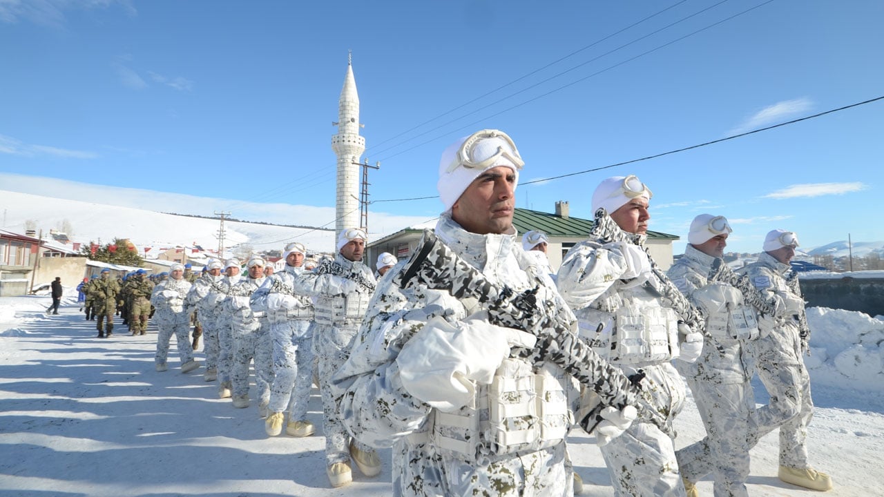 Foto - Türkiye, -17 derecede Sarıkamış'ta şehitleriyle yürüdü