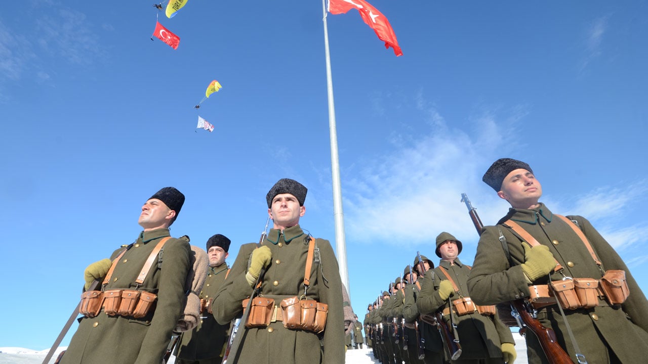 Foto - Türkiye, -17 derecede Sarıkamış'ta şehitleriyle yürüdü