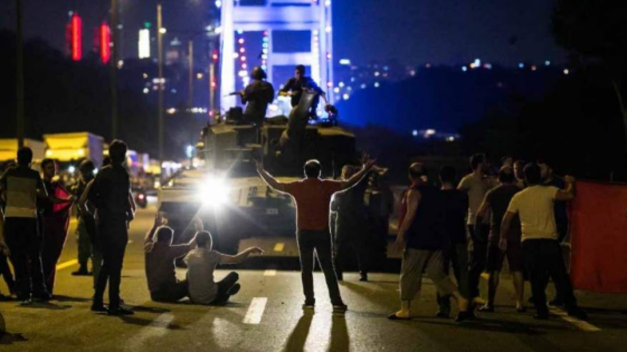 Foto - Türkiye az kalsın İsrail’in uydusu olacaktı