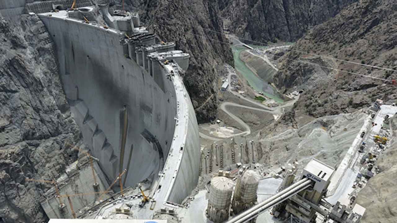 Foto - 'Türkiye bir kasabayı tamamen sular altında bırakacak kadar devasa bir proje yaptı! Haritadan silindiler'