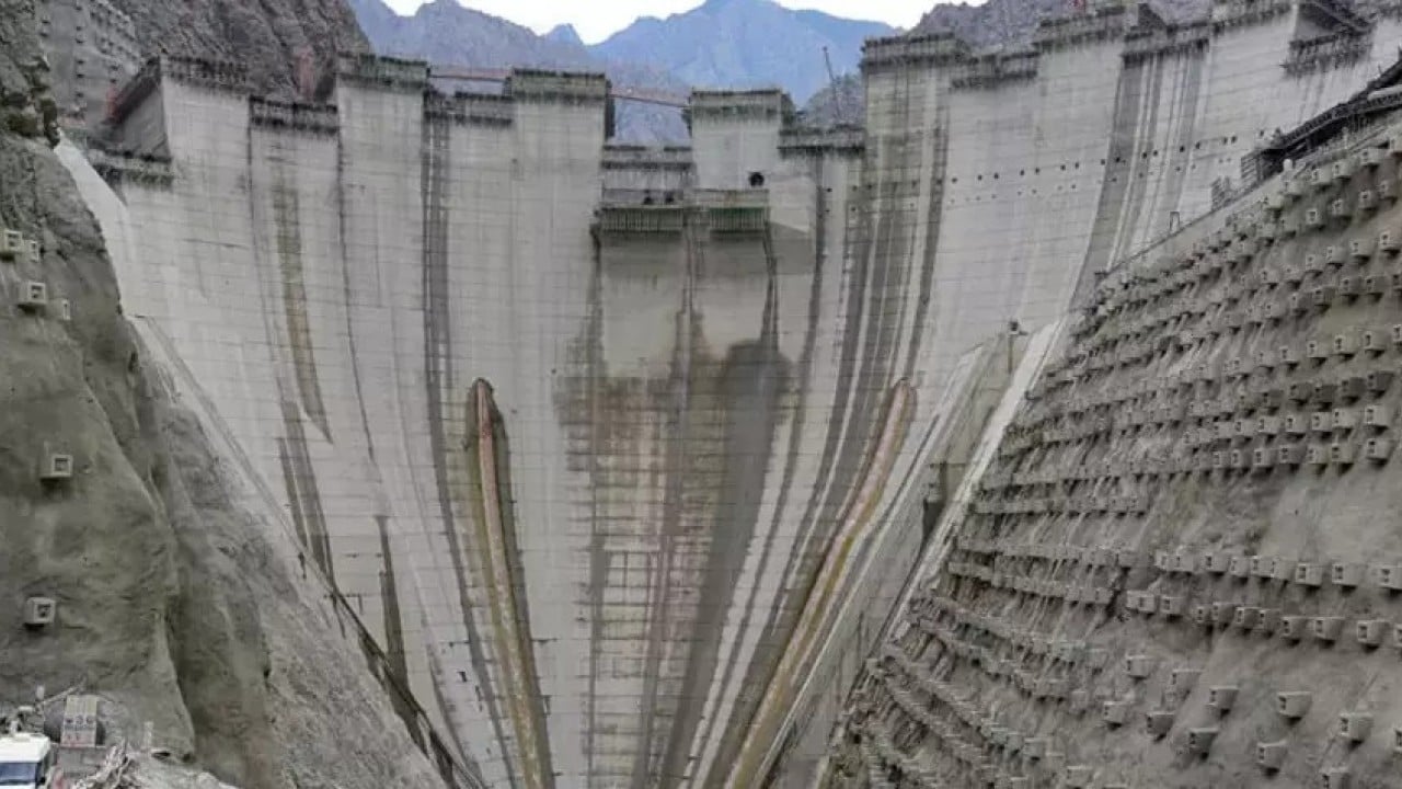 Foto - 'Türkiye bir kasabayı tamamen sular altında bırakacak kadar devasa bir proje yaptı! Haritadan silindiler'