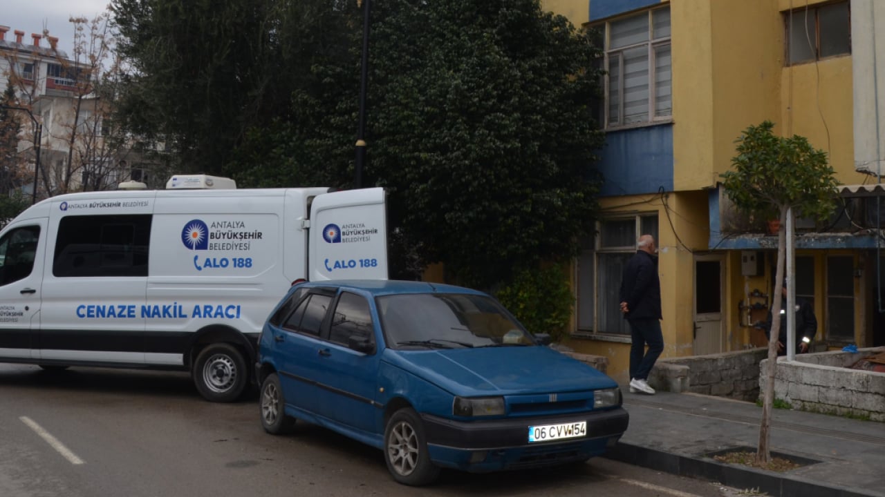 Foto - Türkiye bu vahşeti konuşuyor: Cani baba eşini ve 7 yaşındaki kızını boğazını keserek öldürdü 