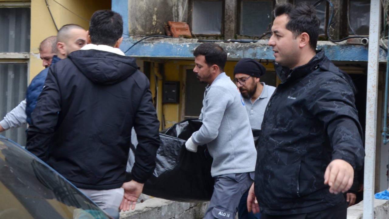 Foto - Türkiye bu vahşeti konuşuyor: Cani baba eşini ve 7 yaşındaki kızını boğazını keserek öldürdü 