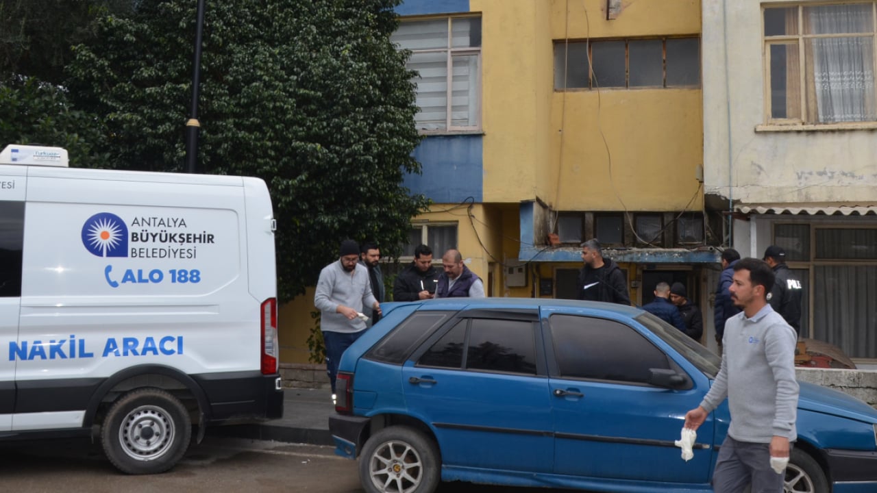 Foto - Türkiye bu vahşeti konuşuyor: Cani baba eşini ve 7 yaşındaki kızını boğazını keserek öldürdü 