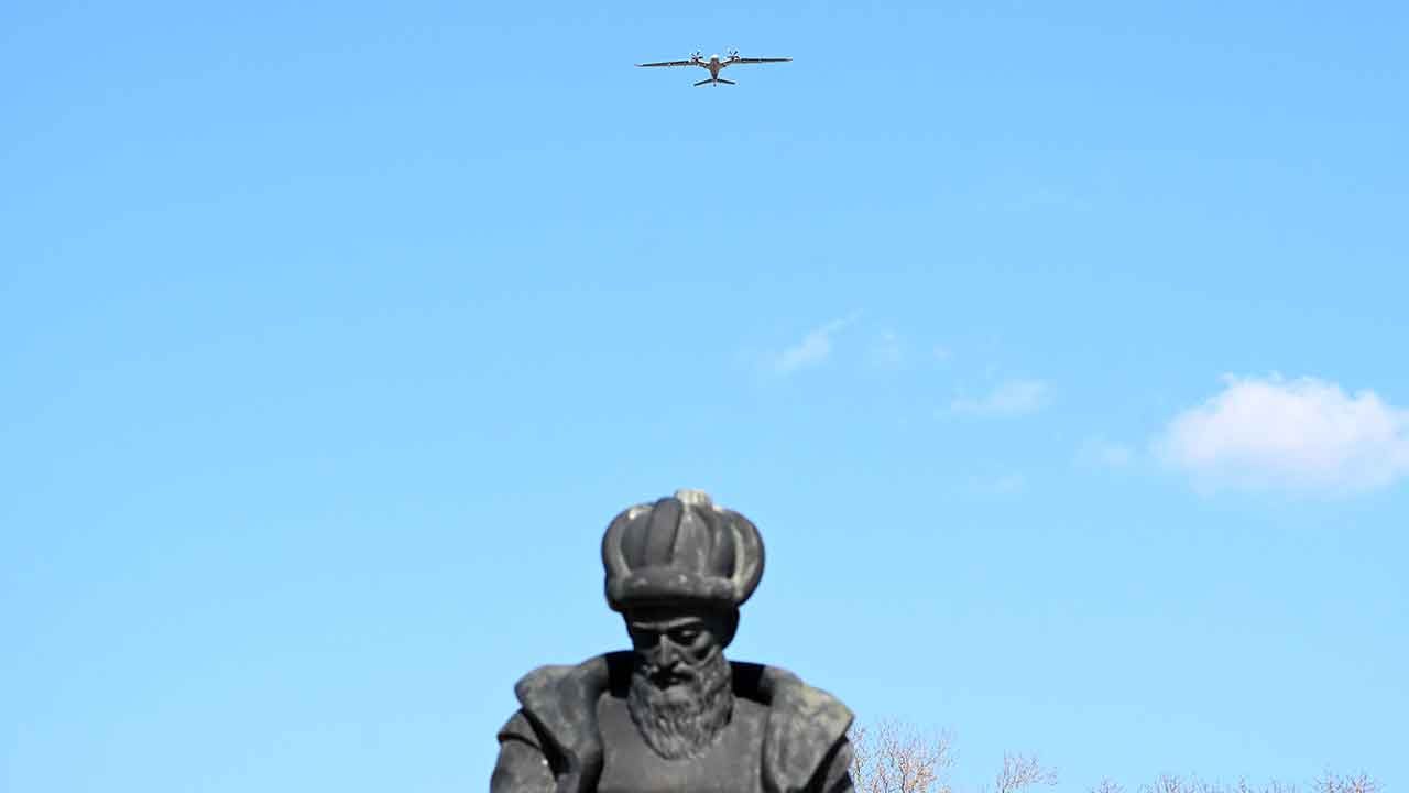 Foto - Türkiye F-16 savaş uçaklarını ve Bayraktar Akıncı'yı havalandırdı