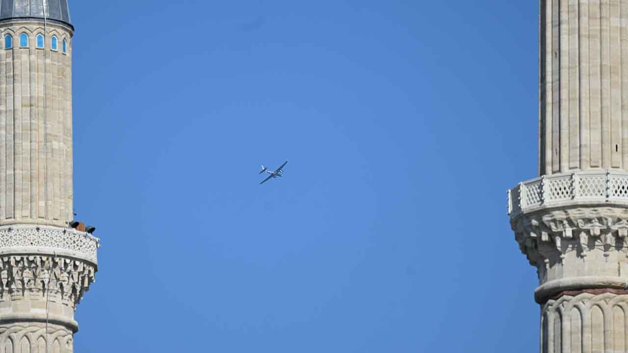 Foto - Türkiye F-16 savaş uçaklarını ve Bayraktar Akıncı'yı havalandırdı