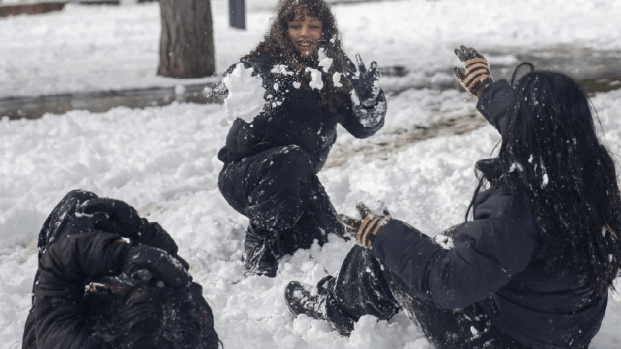 Türkiye kar altında: İşte okulların tatil edildiği iller!