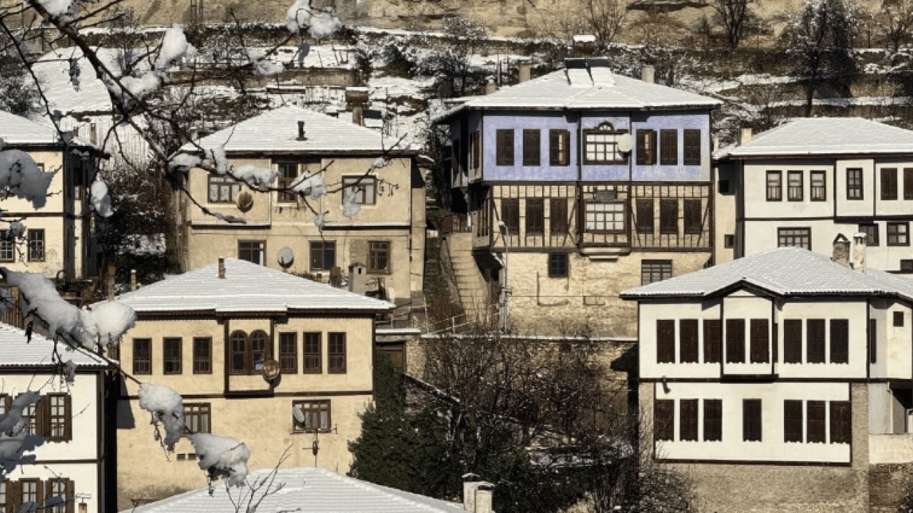 Foto - Türkiye kar altında: İşte okulların tatil edildiği iller!