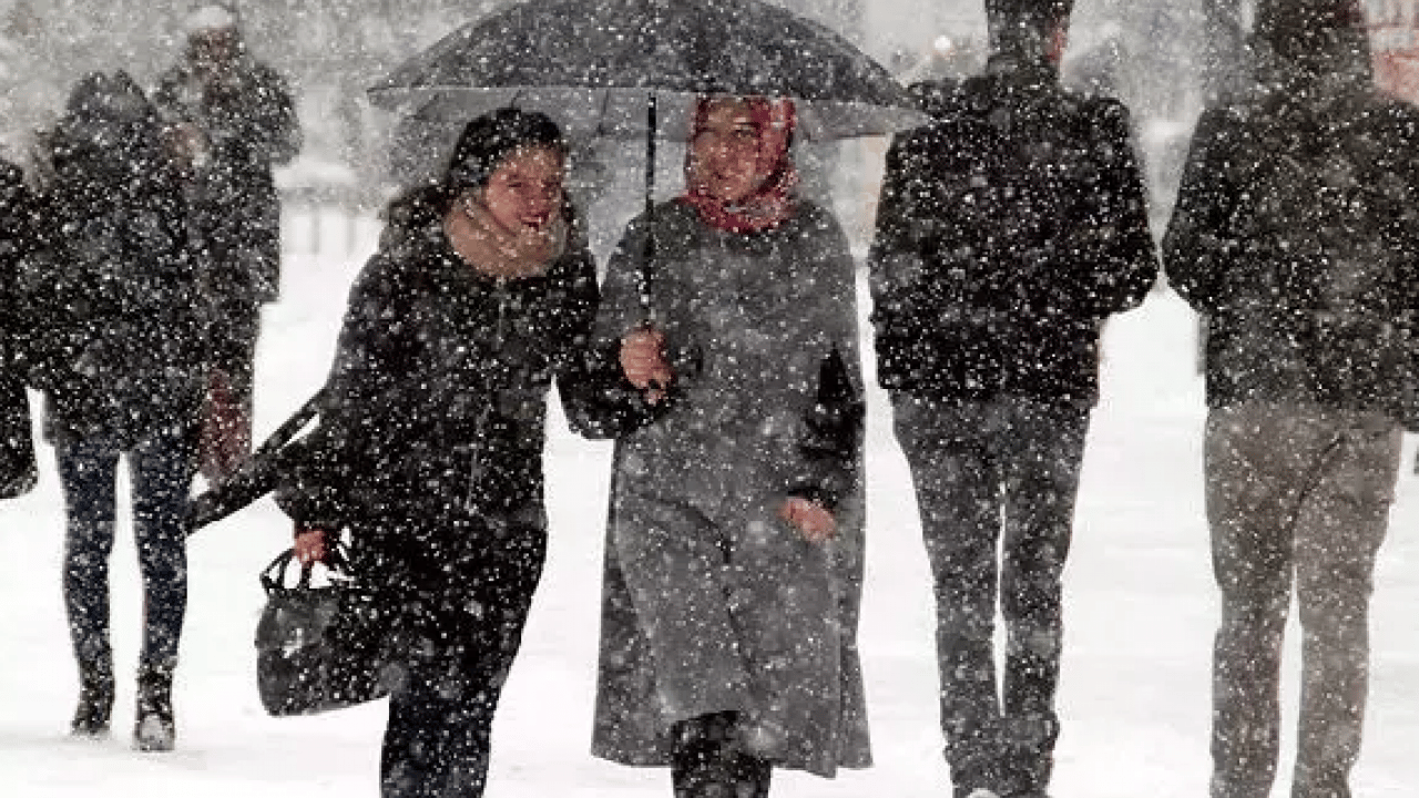 Foto - Türkiye kar altında: İşte okulların tatil edildiği iller!