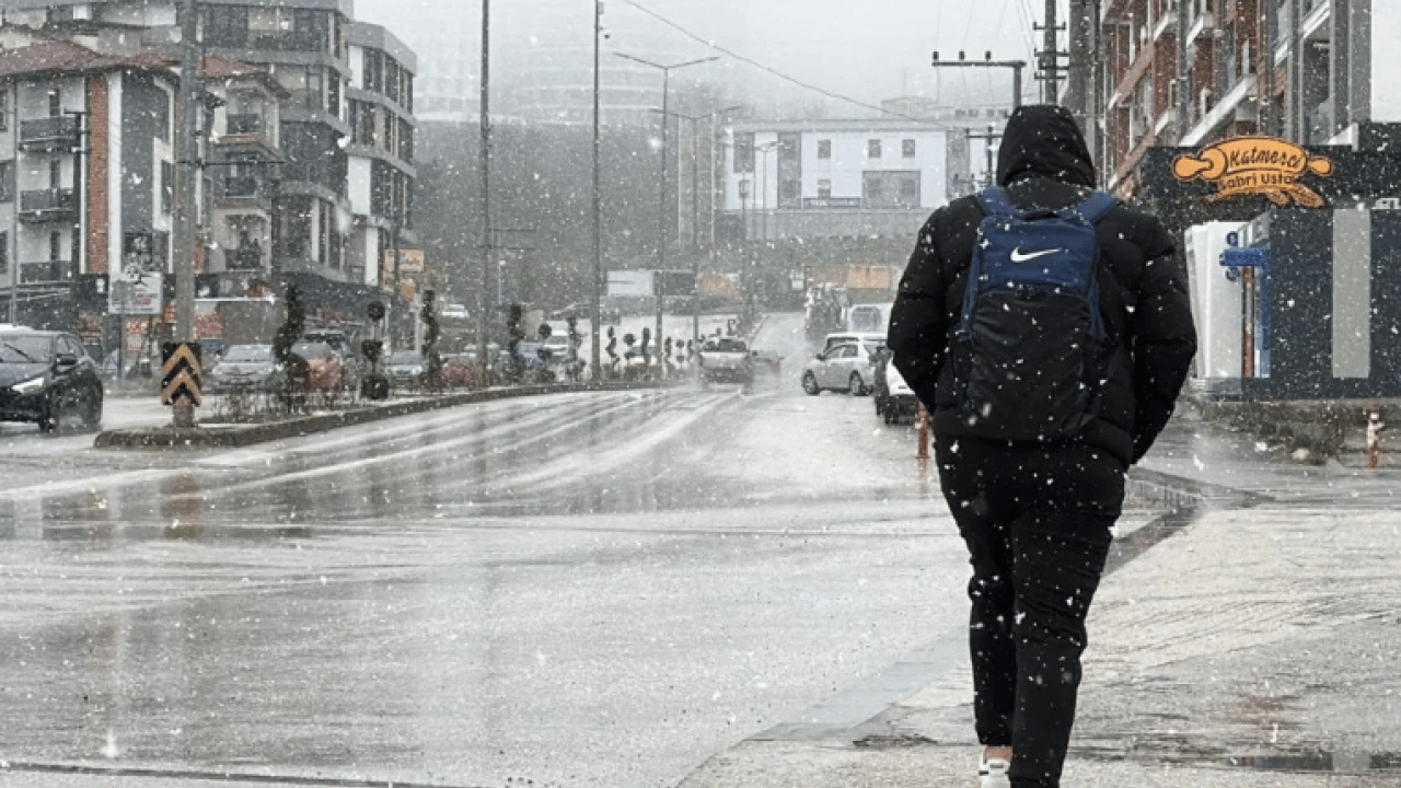 Foto - Türkiye kar altında: İşte okulların tatil edildiği iller!