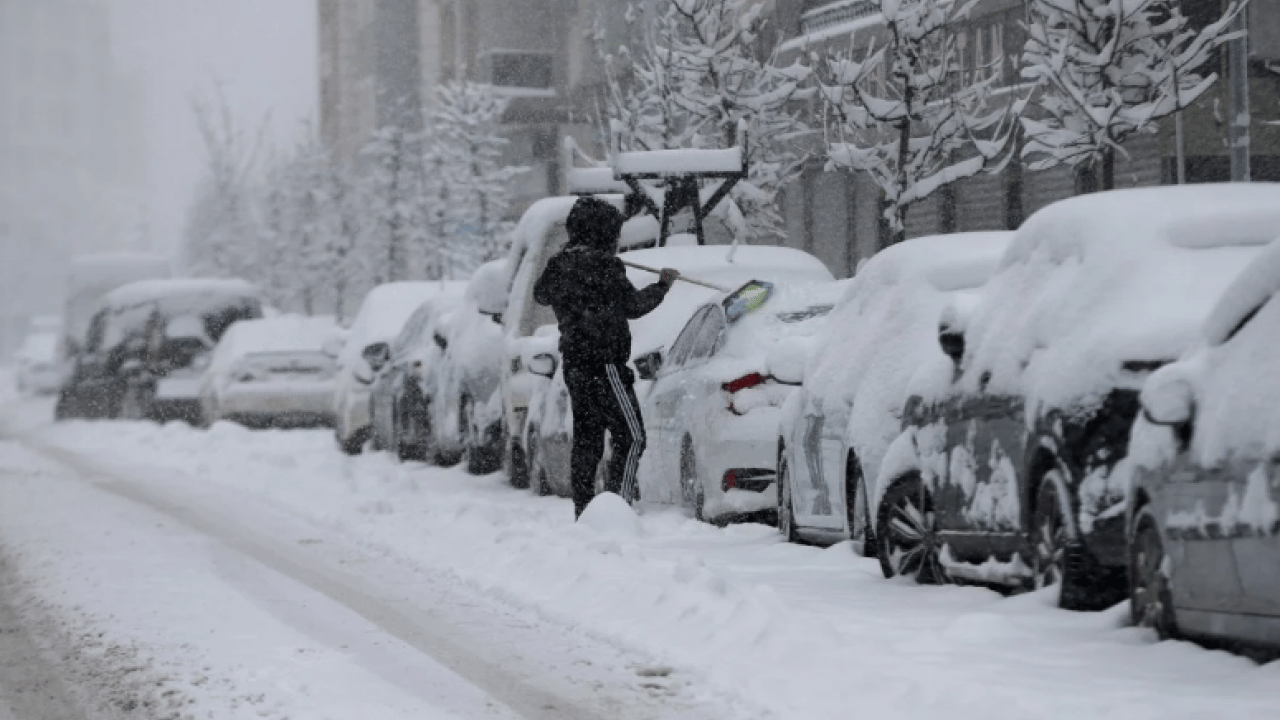 Foto - Türkiye kar altında: İşte okulların tatil edildiği iller!