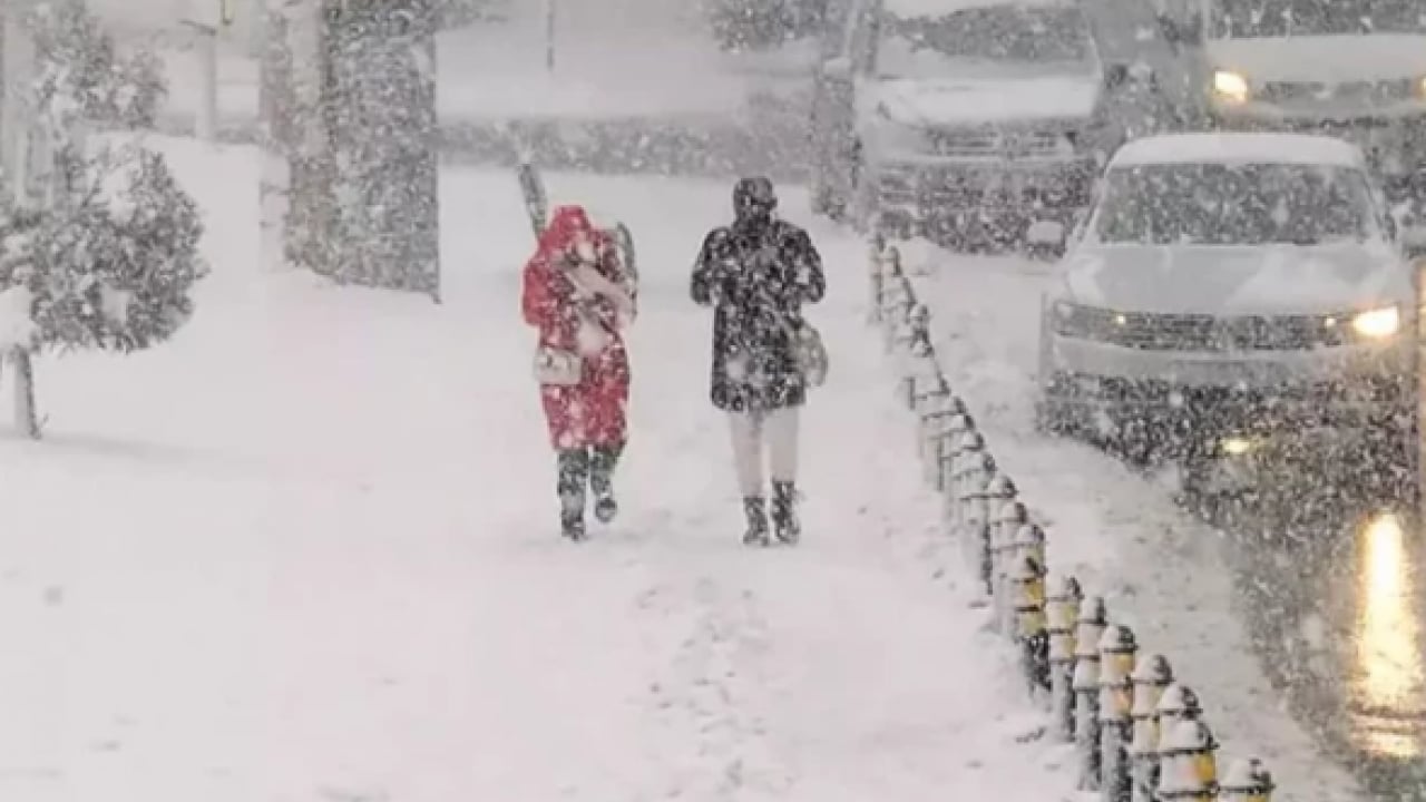 Foto - Türkiye kar altında: İşte okulların tatil edildiği iller!