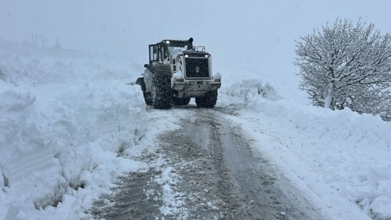 Foto - Türkiye kar altında: İşte okulların tatil edildiği iller!