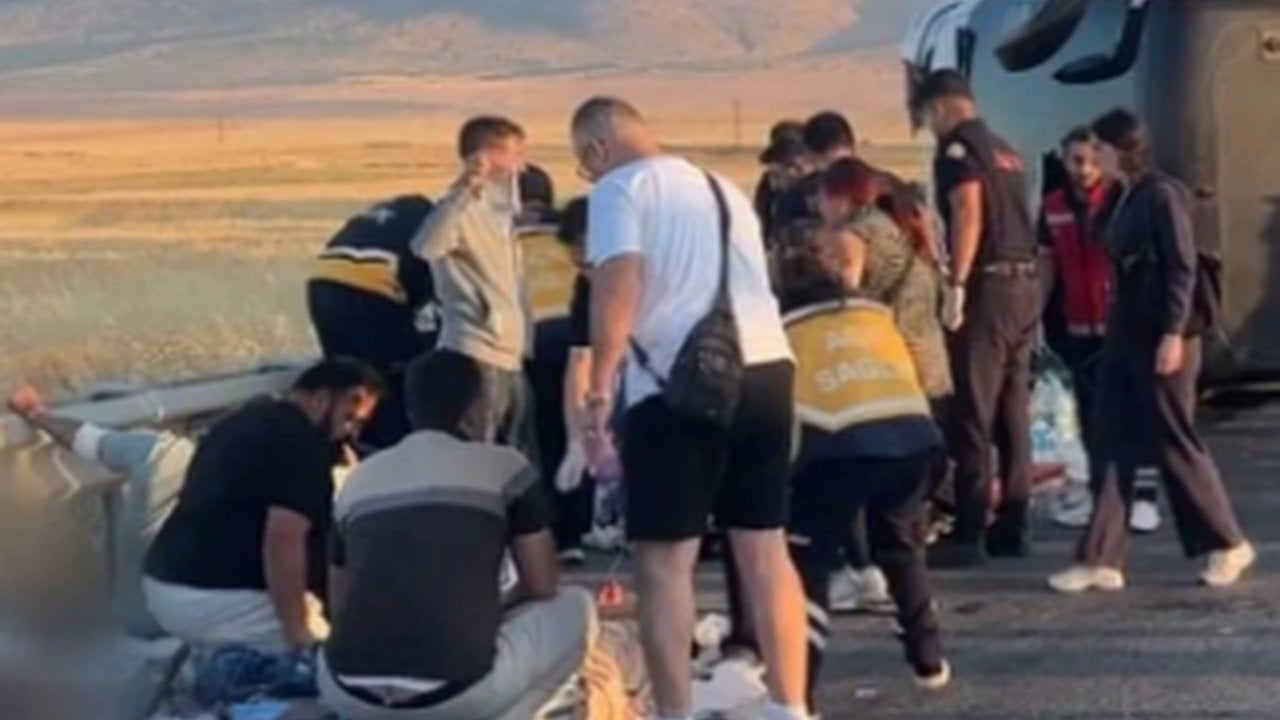 Foto - Türkiye güne üzen haberle uyandı! Kütahya’da devrilen yolcu otobüsünde can pazarı 