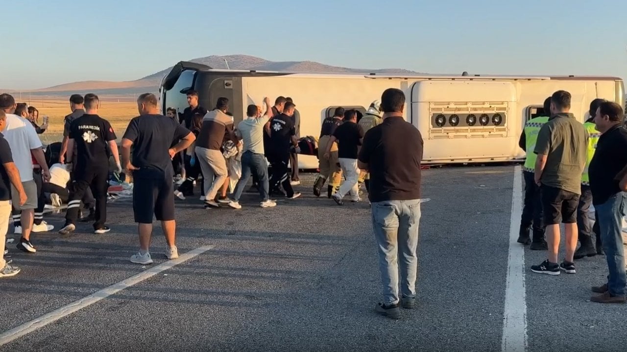 Foto - Türkiye güne üzen haberle uyandı! Kütahya’da devrilen yolcu otobüsünde can pazarı 