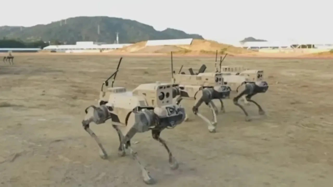 Foto - Türkiye robot ordusunu sahaya sürmüştü: Şimdi de onlar robot kurtlarla çıkarma yaptılar