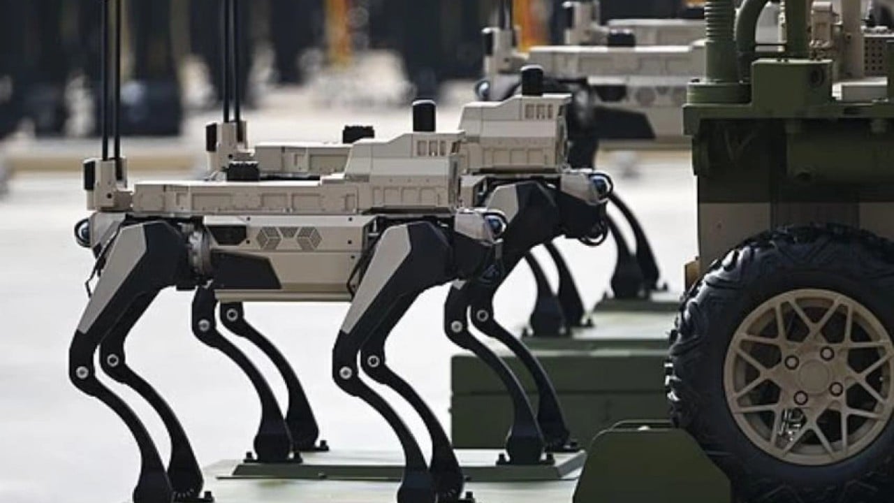 Foto - Türkiye robot ordusunu sahaya sürmüştü: Şimdi de onlar robot kurtlarla çıkarma yaptılar