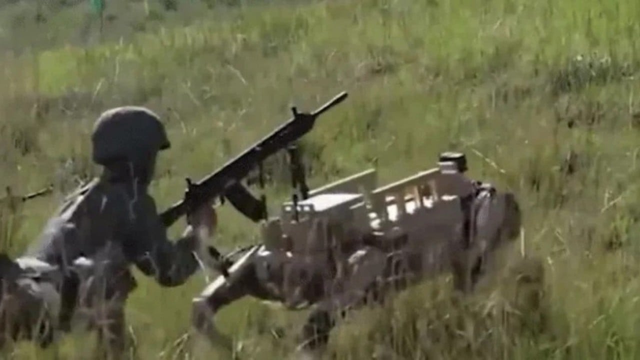 Foto - Türkiye robot ordusunu sahaya sürmüştü: Şimdi de onlar robot kurtlarla çıkarma yaptılar