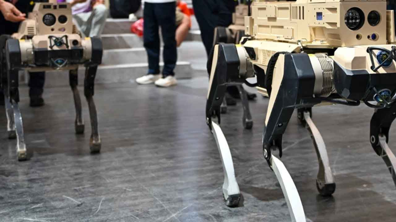 Foto - Türkiye robot ordusunu sahaya sürmüştü: Şimdi de onlar robot kurtlarla ilerlemeye başladılar