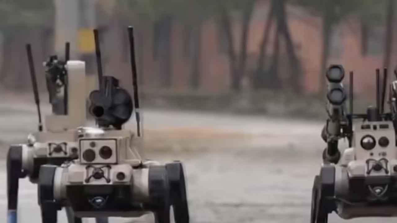 Foto - Türkiye robot ordusunu sahaya sürmüştü: Şimdi de onlar robot kurtlarla ilerlemeye başladılar