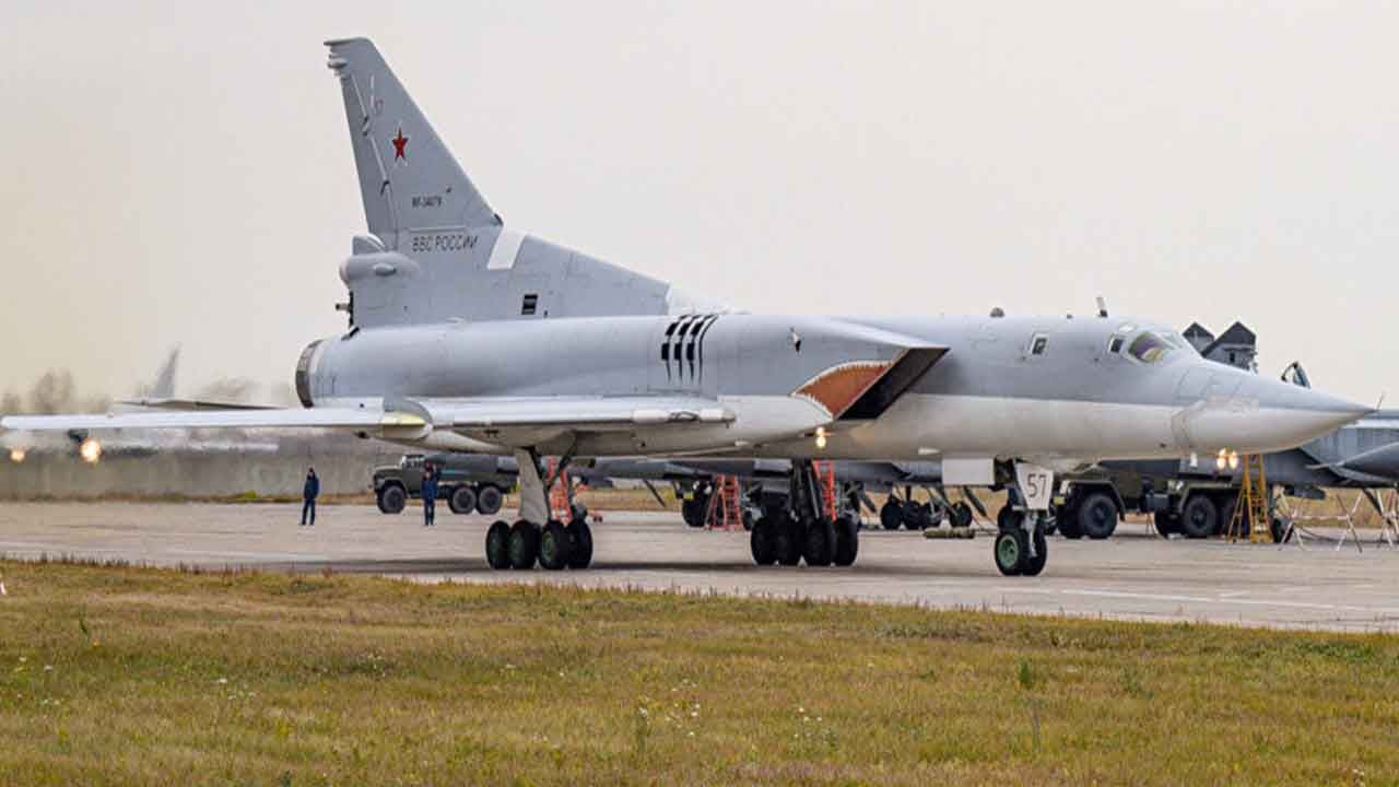 Foto - Türkiye saatler önce İHA'yı düşürmüştü! Uzun menzilli bombardıman uçakları peş peşe havalandı