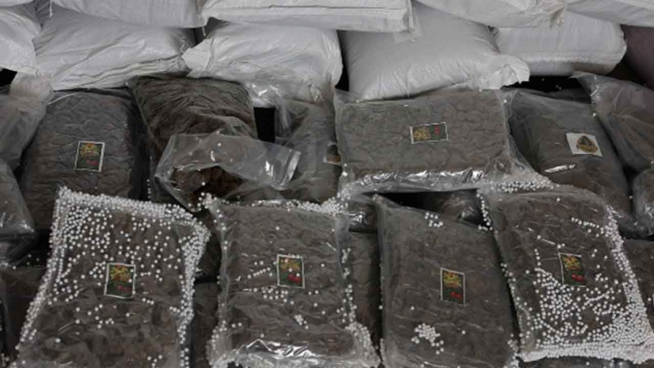 Foto - Türkiye ve Suriye'den ortak operasyon! MİT kritik istihbaratı verdi, askerler gemiye girdi