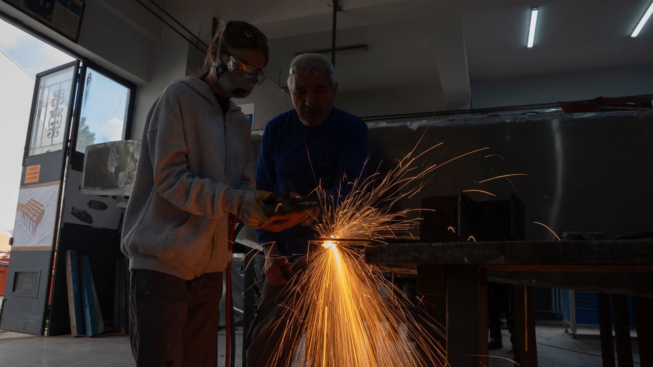 Foto - Türkiye’de bir ilk! Denizcilik meslek lisesinde elektrikli tekne üretildi