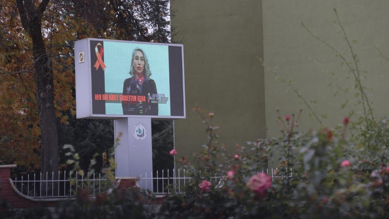 Foto - Türkiye’de bir ilk! Şehrin ışıkları bu kez kadınlar için yandı! Trafik durdu, 