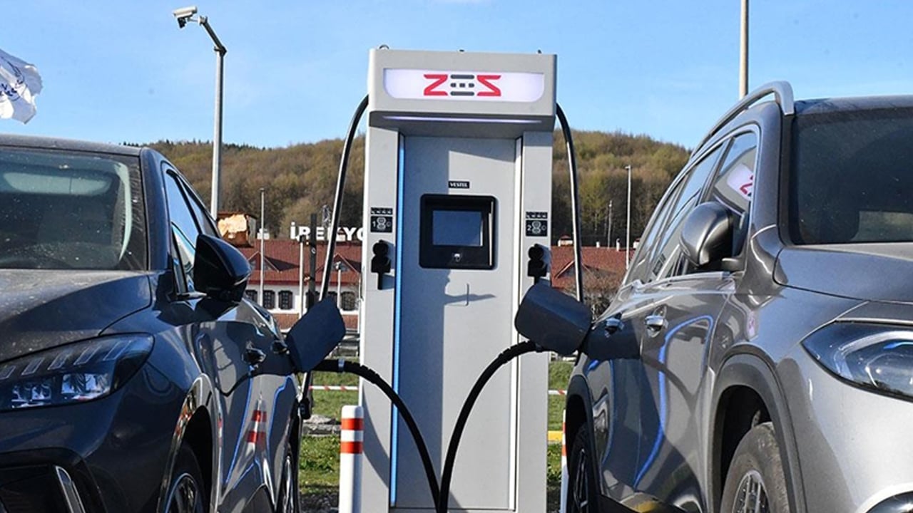 Foto - Türkiye’de elektrikli araçlar patladı! Yakıt depoları titriyor! Büyük dönüşüm hız kesmiyor! 