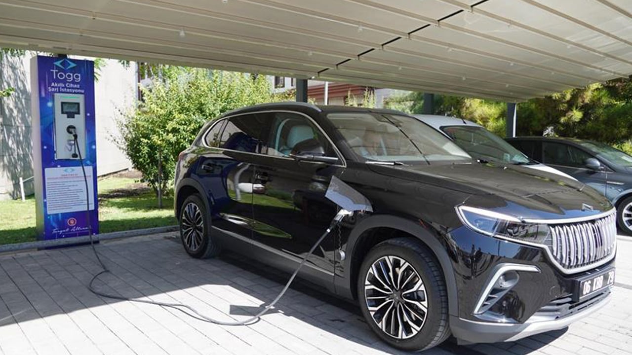 Foto - Türkiye’de elektrikli araçlar patladı! Yakıt depoları titriyor! Büyük dönüşüm hız kesmiyor! 