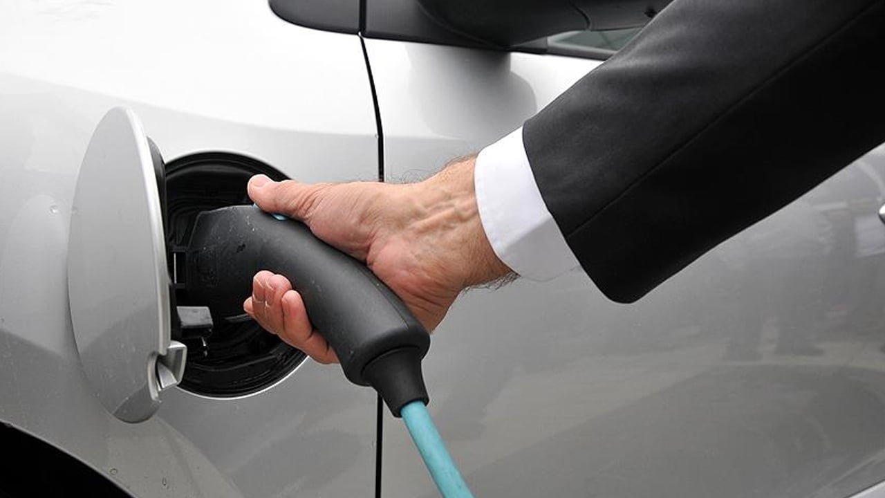 Foto - Türkiye’de elektrikli araçlar patladı! Yakıt depoları titriyor! Büyük dönüşüm hız kesmiyor! 