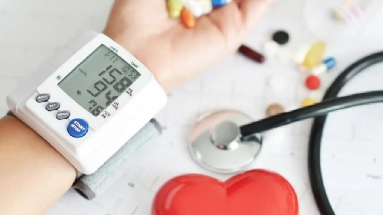 Türkiye'de her 3 kişiden 1'inde görülüyor: Hipertansiyonla mücadelede en güçlü adım düzenli tansiyon ölçümüdür...