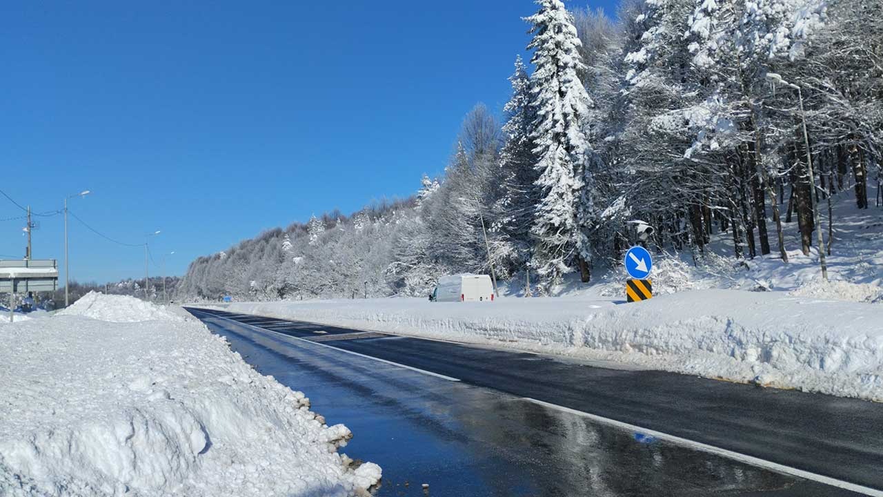 Foto - Türkiye'de 'kar' denilince ilk akla gelen Bolu Dağı'nda ulaşım rahatladı