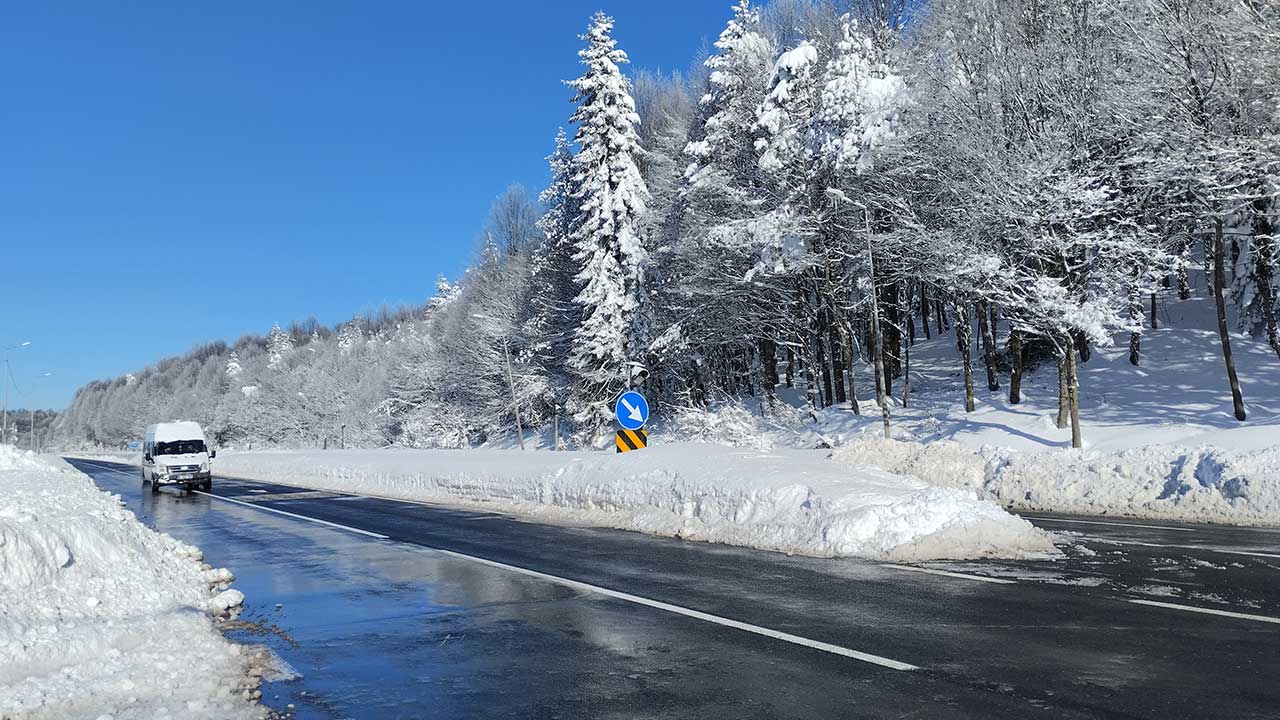 Foto - Türkiye'de 'kar' denilince ilk akla gelen Bolu Dağı'nda ulaşım rahatladı