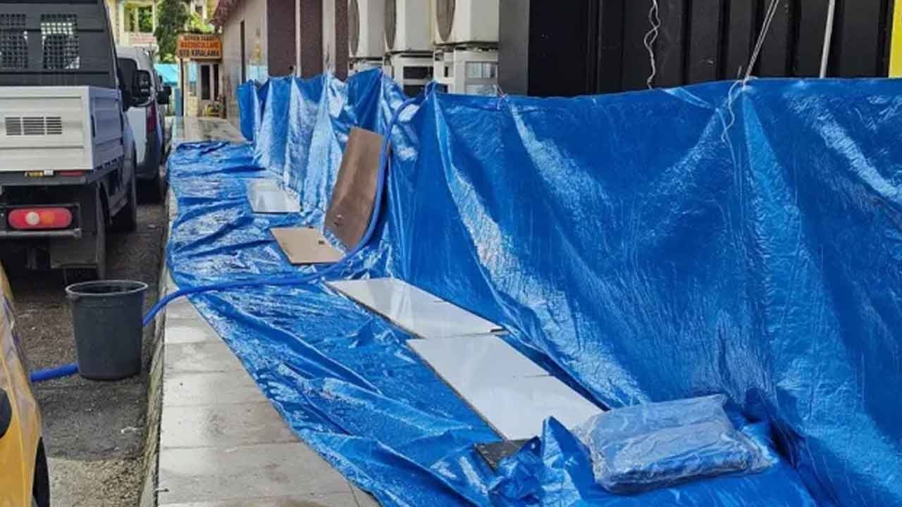 Foto - Türkiye'de koskoca ilçe diken üstünde! Vatandaşlar kaçıyor, esnaf kepenkleri indirdi