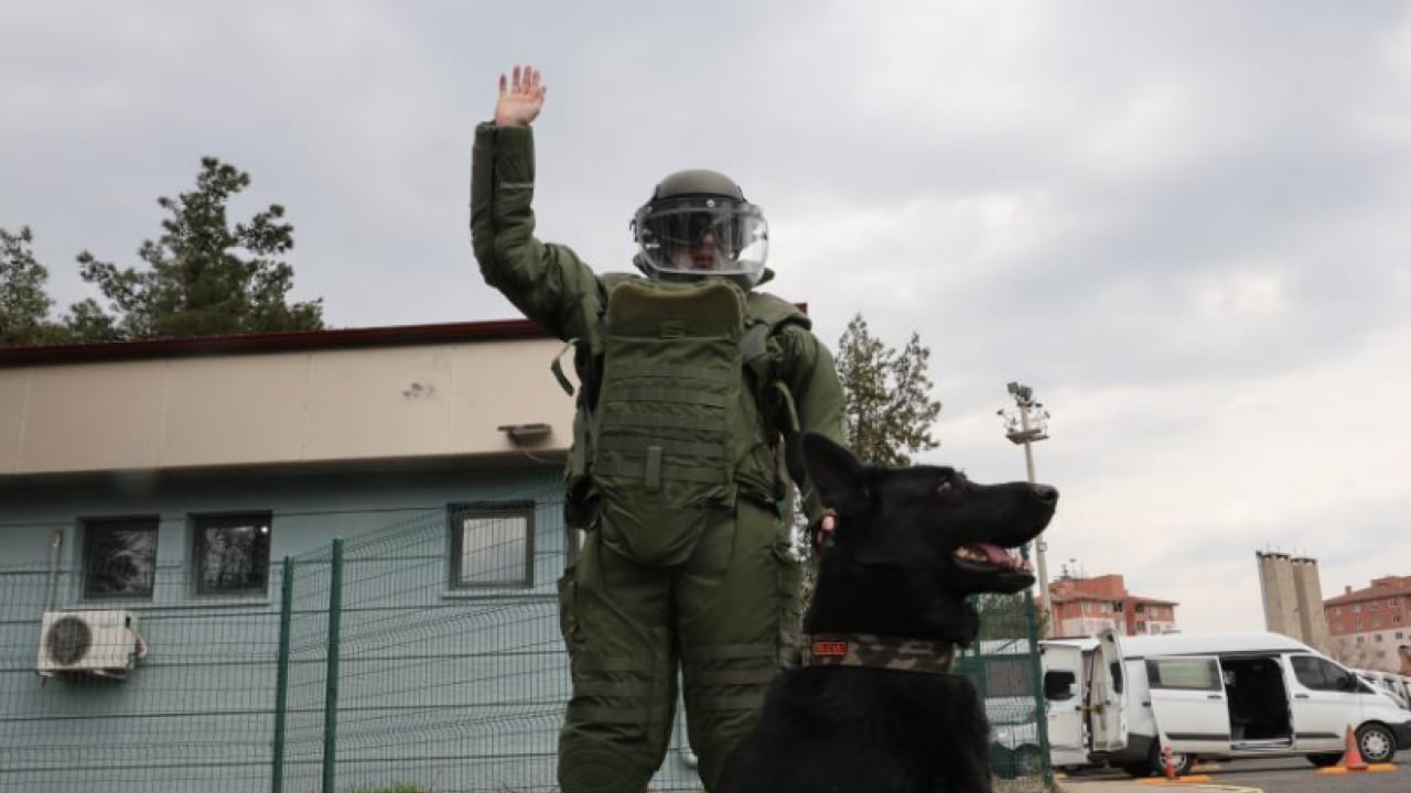 Foto - Türkiye’de sadece 3 kadın bu işi yapıyor! Emniyetin titiz inceleme timi iş başında 