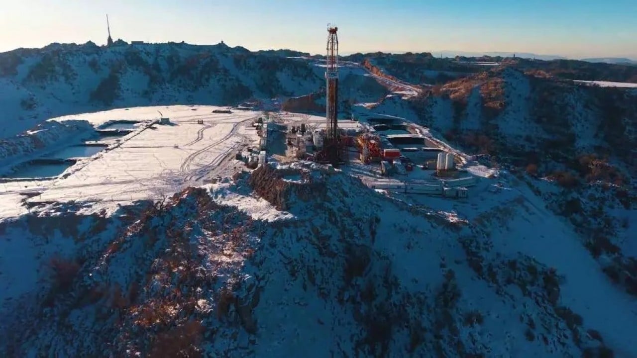 Foto - Türkiye'deki o dağın altı petrol kaynıyor! 2,5 metreyi aşan kar bile üretimi durduramadı