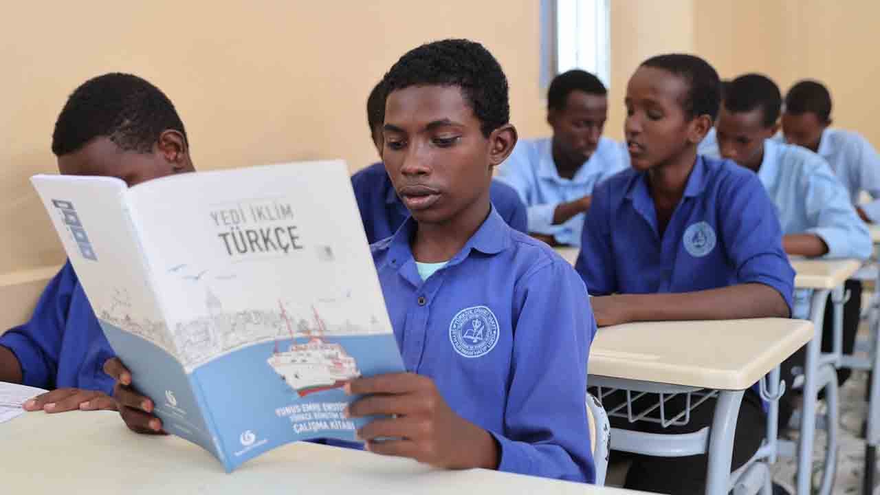 Türkiye’den eğitime güçlü dokunuş: Somali’de 14 yılda 700 mezun
