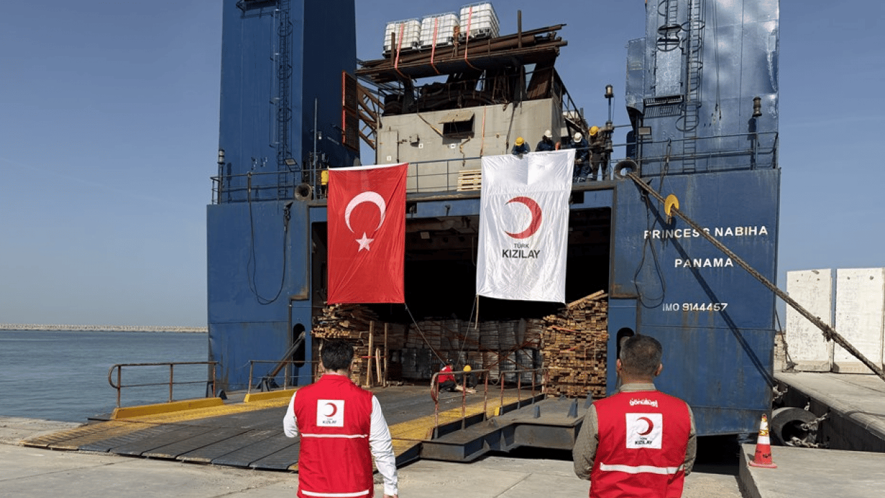 Foto - Türkiye’den hareket etti: 'İyilik Gemisi' Mısır'a ulaştı!