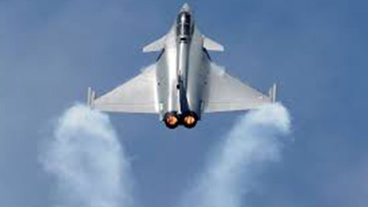 Foto - Türkiye'den Kaan alacaklardı! Fransa ile anlaştılar, Rafale savaş uçaklarını üsse indirdiler