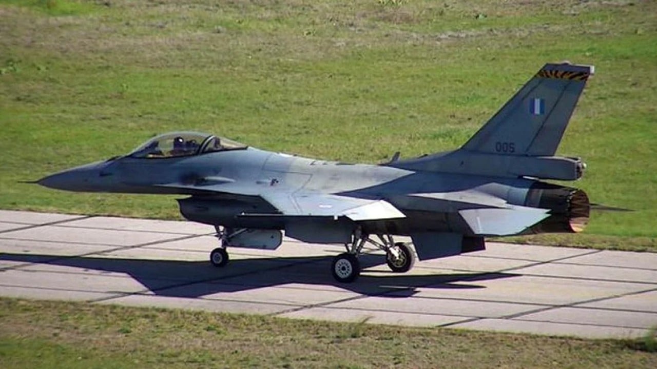 Foto - Türkiye'den korkup savaş uçaklarını yenilediler! 50'nci uçak askeri üsse indi