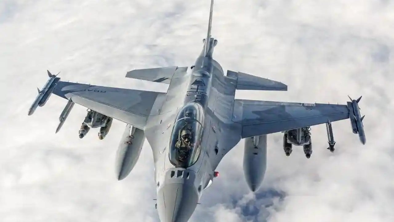 Foto - Türkiye'den korkup savaş uçaklarını yenilediler! 50'nci uçak askeri üsse indi