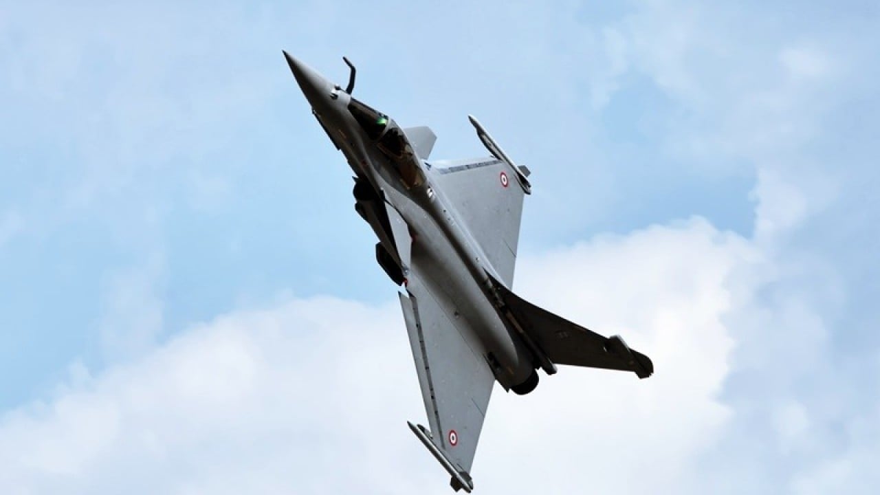 Foto - Türkiye'den yüklü miktarda Kaan isteyen dost ülke, Rafale uçaklarını alıp bir de önünde poz verdi