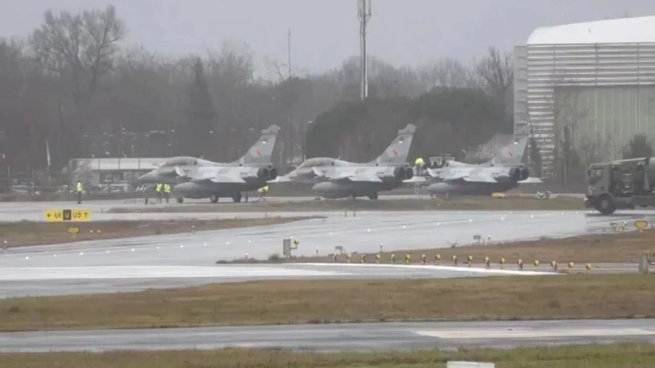 Foto - Türkiye'den yüklü miktarda Kaan isteyen dost ülke, Rafale uçaklarını alıp bir de önünde poz verdi