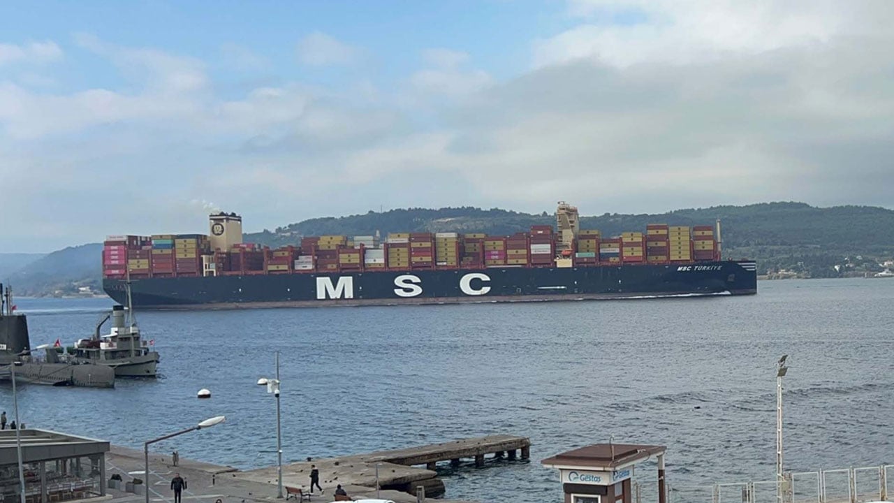 Foto - Türkiye’nin devi MSC Türkiye'den Çanakkale Boğazı'ndan görkemli geçiş