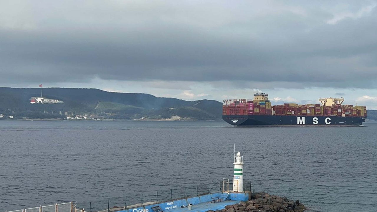 Foto - Türkiye’nin devi MSC Türkiye'den Çanakkale Boğazı'ndan görkemli geçiş