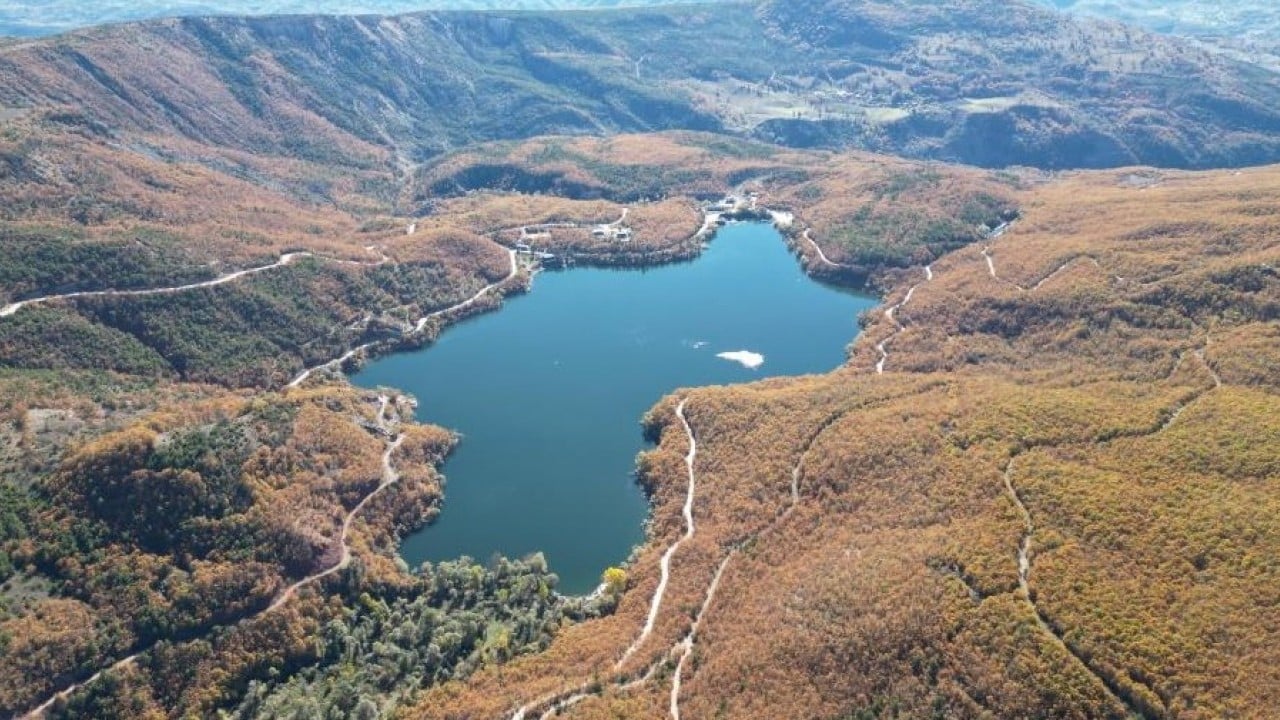 Foto - Türkiye’nin doğal güzellikleri arasında! Zinav Gölü sonbahar renkleriyle göz kamaştırıyor